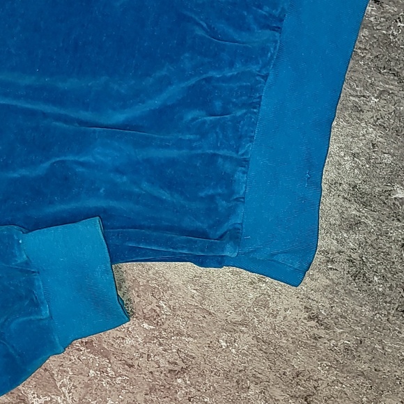 Vintage. Made in USA. Oscar de la Renta. Active. Velour. Crewneck. Women's M - Picture 13 of 16